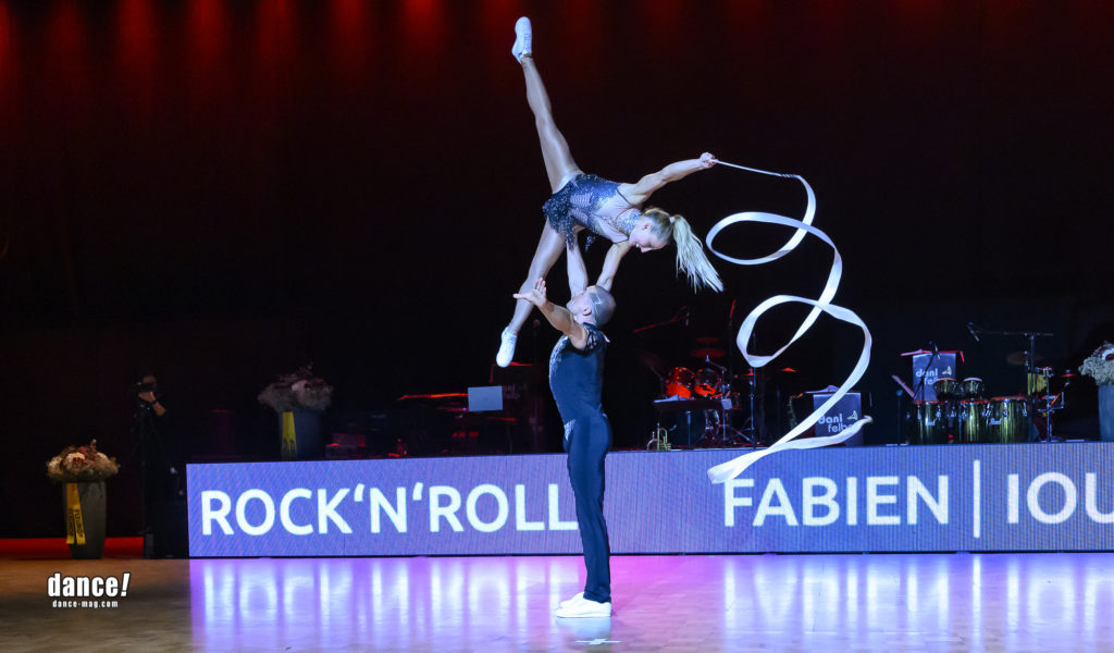 Duo Ioulia&Fabien performing a lift with ribbon in the final of the Swiss Dance Award
